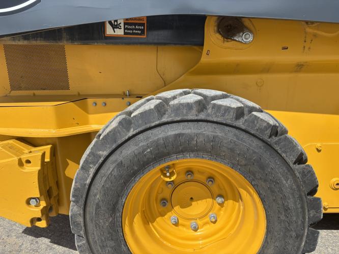 John Deere 324G