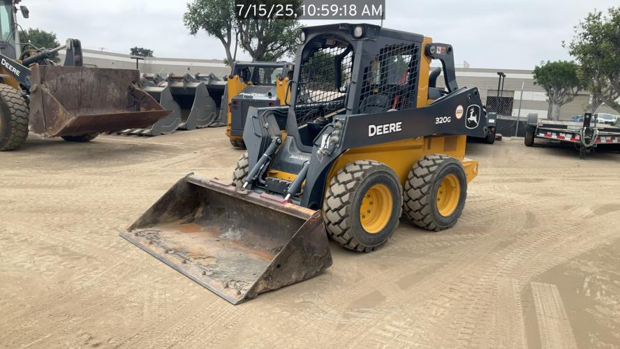 John Deere 320G