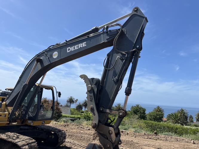 John Deere 210G LC