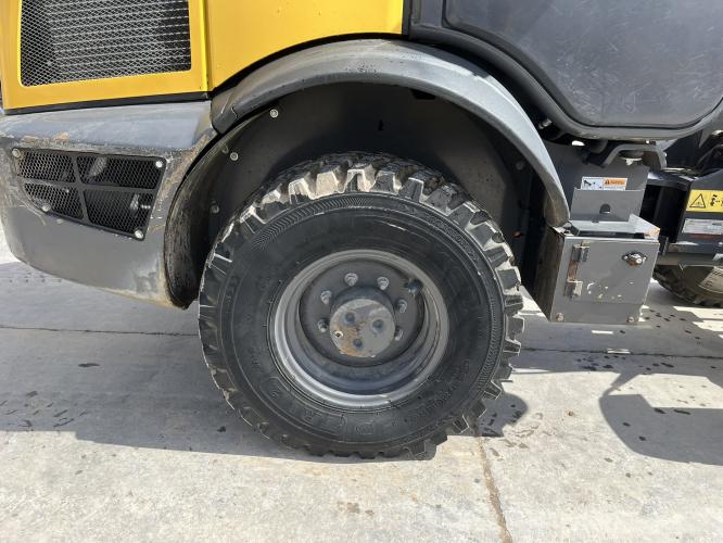 New Holland W80C