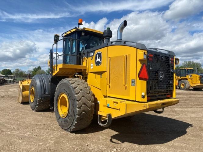 John Deere 744 P
