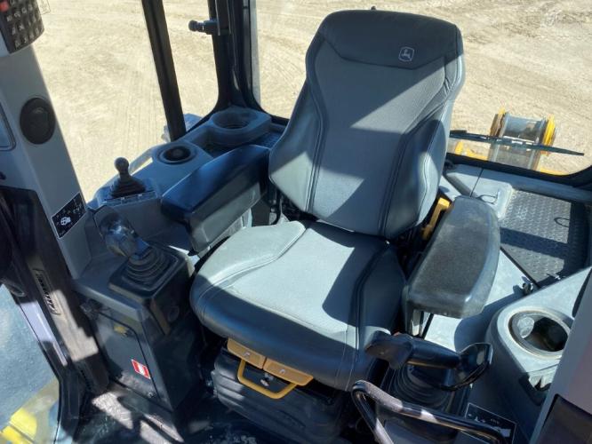 John Deere 700L