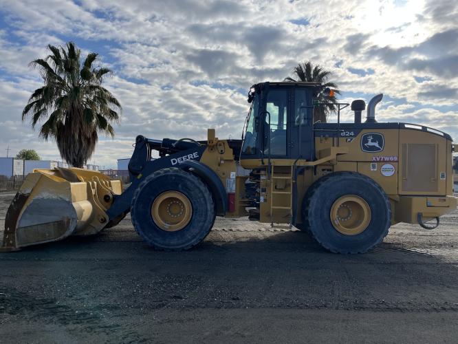 John Deere 824 P