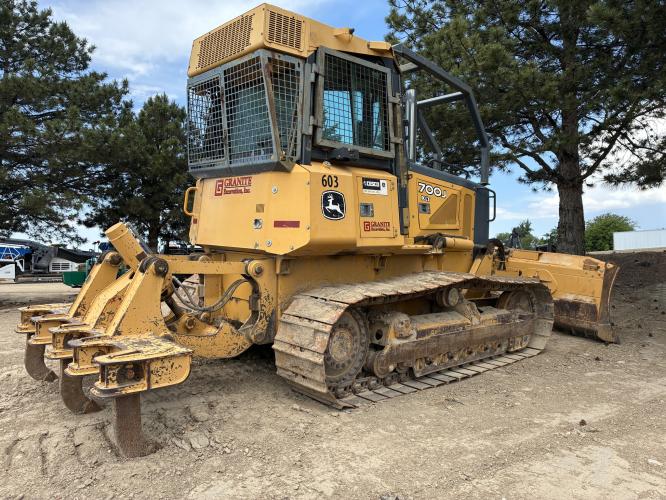 John Deere 700J