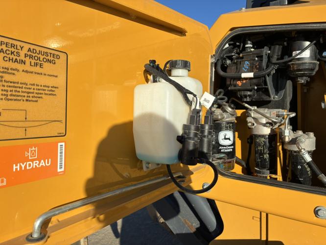 John Deere 700L