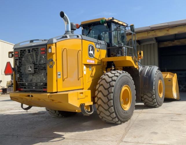 John Deere 824 P