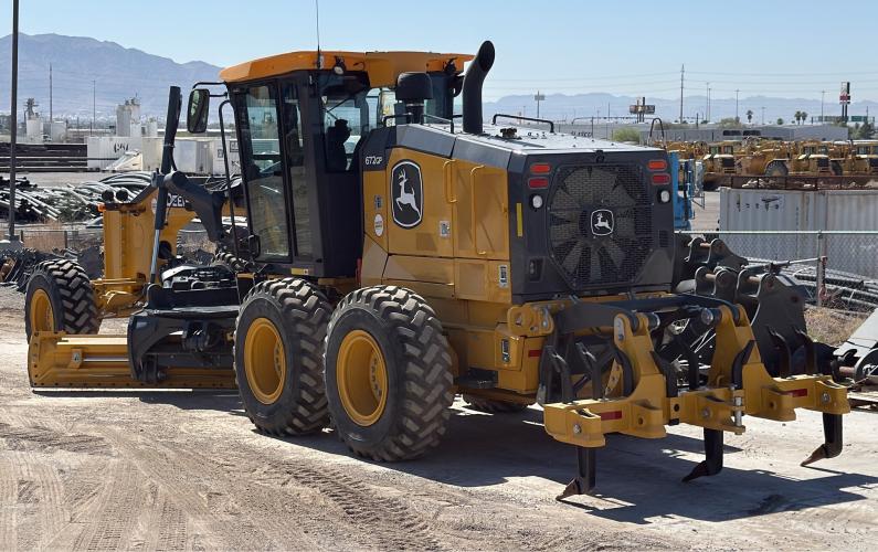 John Deere 672G
