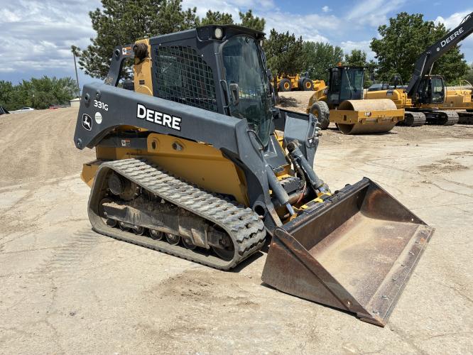 John Deere 331G