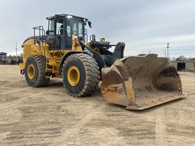 John Deere 744L