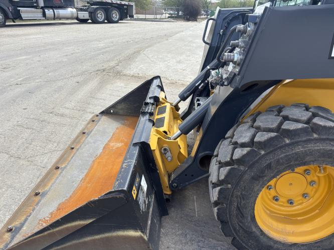 John Deere 324G