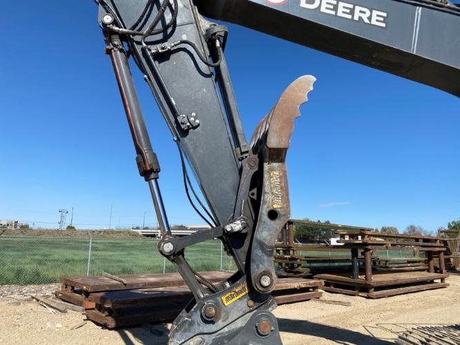 John Deere 210G LC