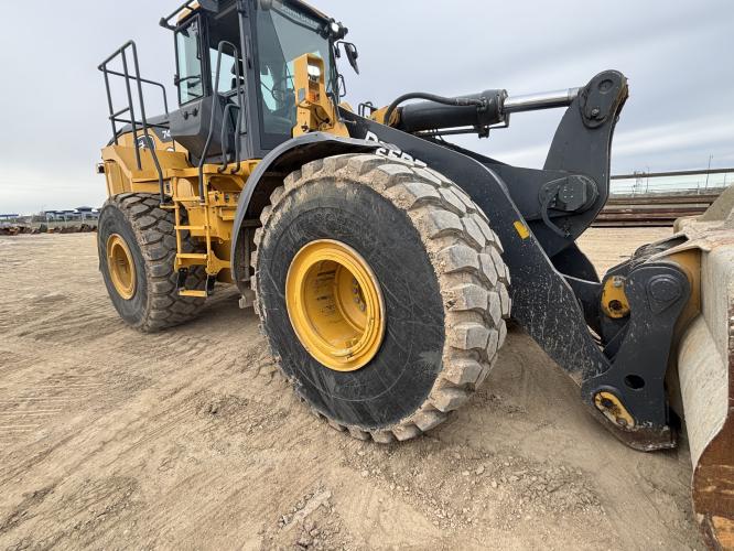 John Deere 744L