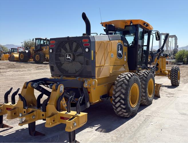 John Deere 672G