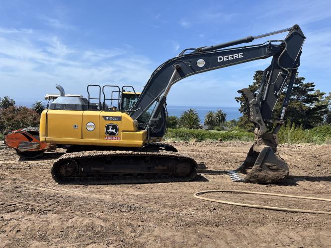 John Deere 210G LC