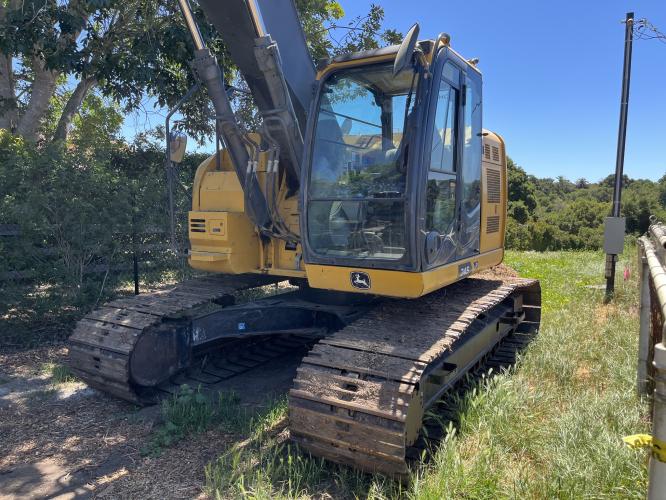 John Deere 245 P