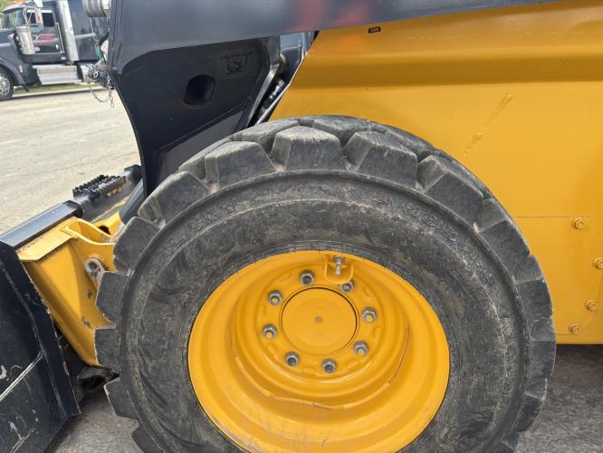 John Deere 324G