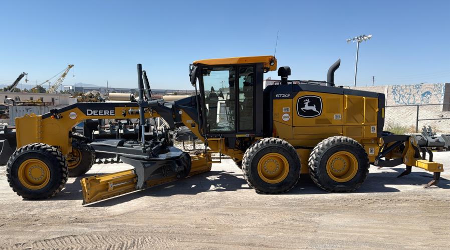 John Deere 672G