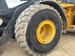 John Deere 744L