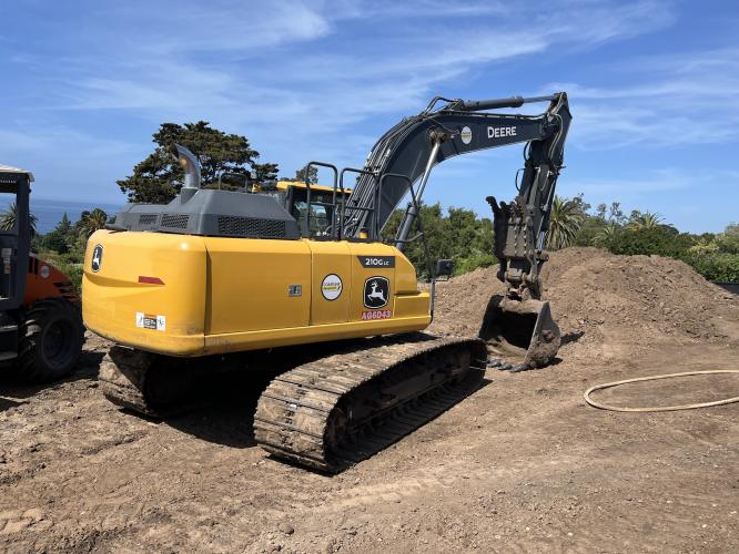 John Deere 210G LC