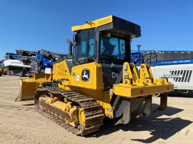 John Deere 700L