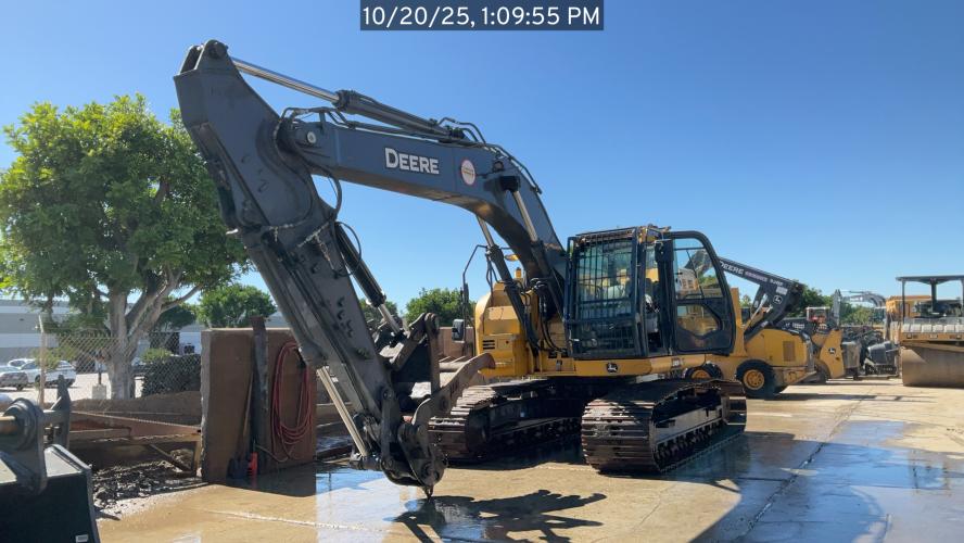 John Deere 245 P