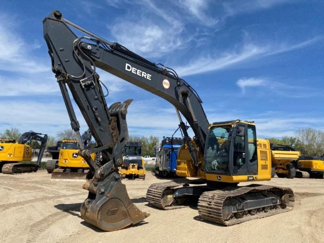 John Deere 245 P