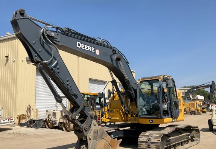 John Deere 245 P