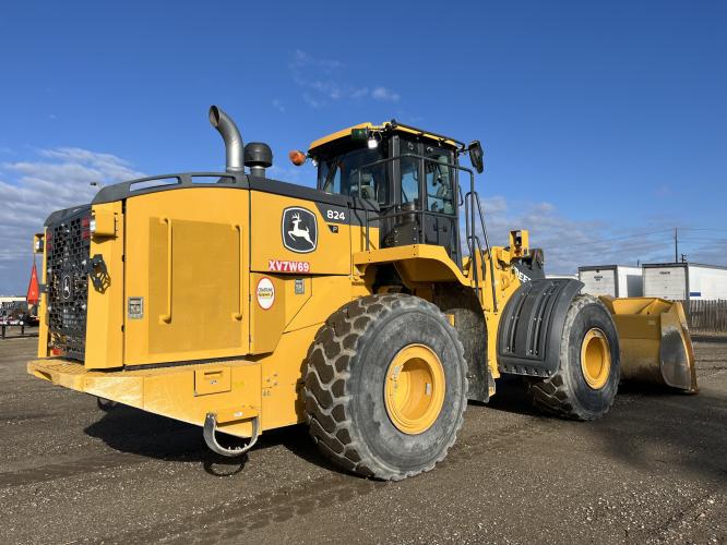 John Deere 824 P