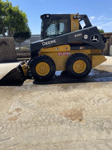 John Deere 332G