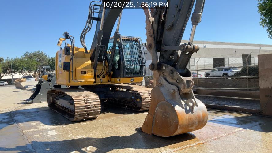 John Deere 245 P