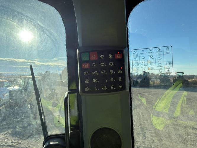 John Deere 700L
