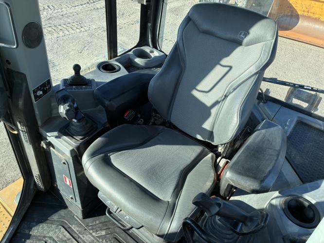 John Deere 700L
