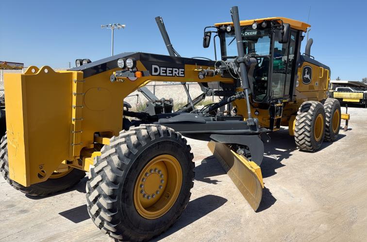 John Deere 672G