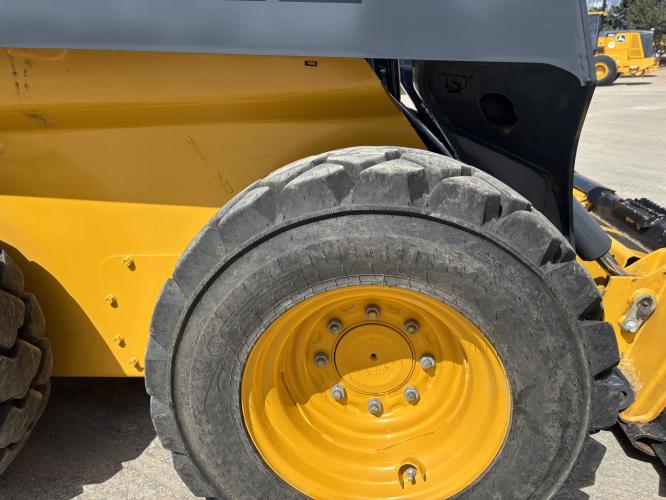 John Deere 324G