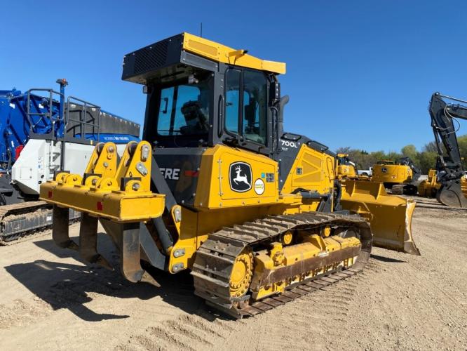 John Deere 700L