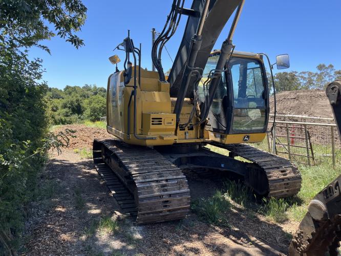 John Deere 245 P