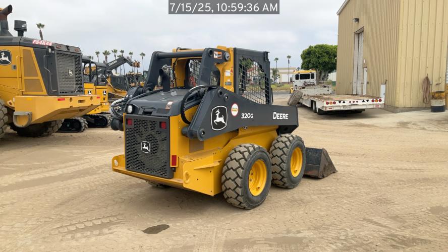 John Deere 320G