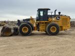 John Deere 744L