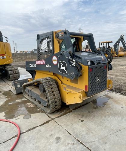 John Deere 325G