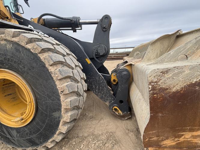 John Deere 744L