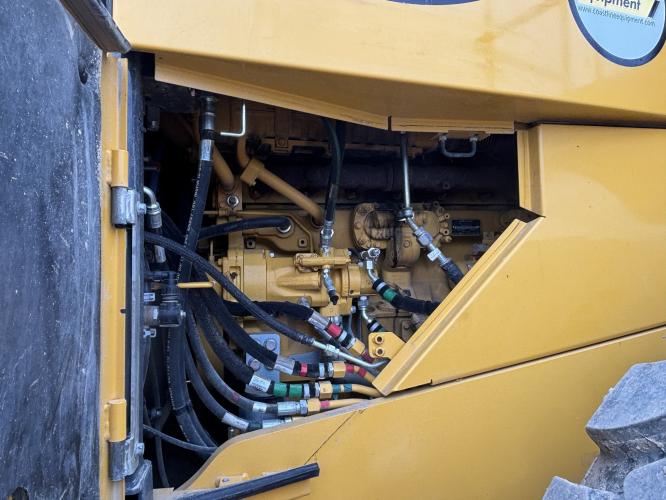 John Deere 744L