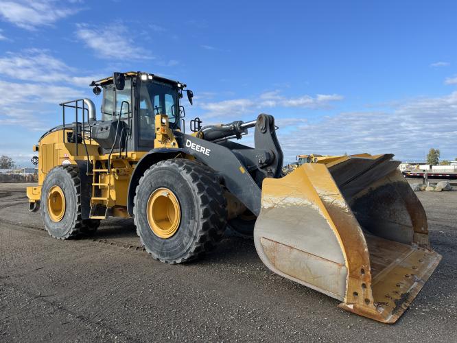 John Deere 824 P