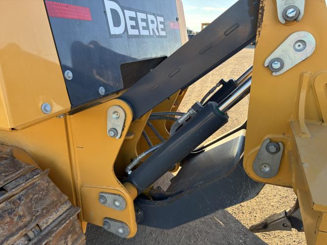 John Deere 700L