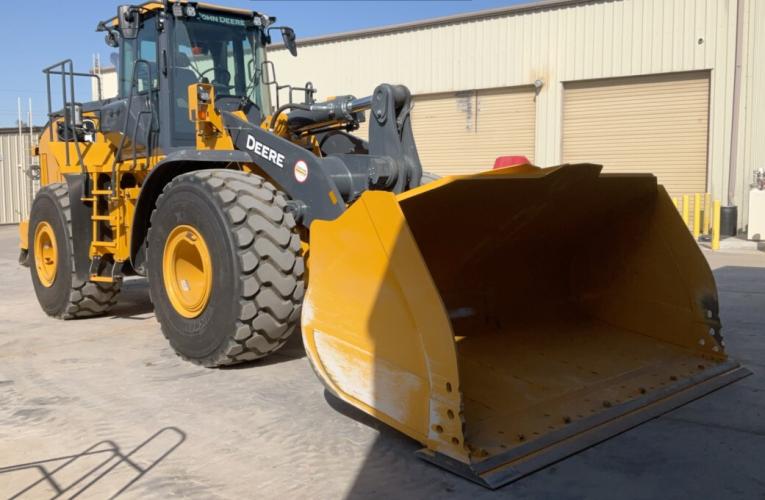 John Deere 824 P