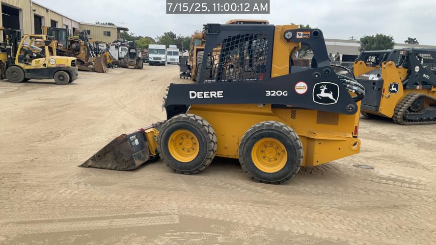 John Deere 320G