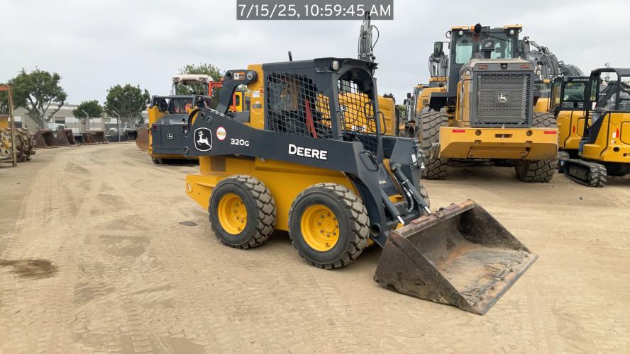 John Deere 320G