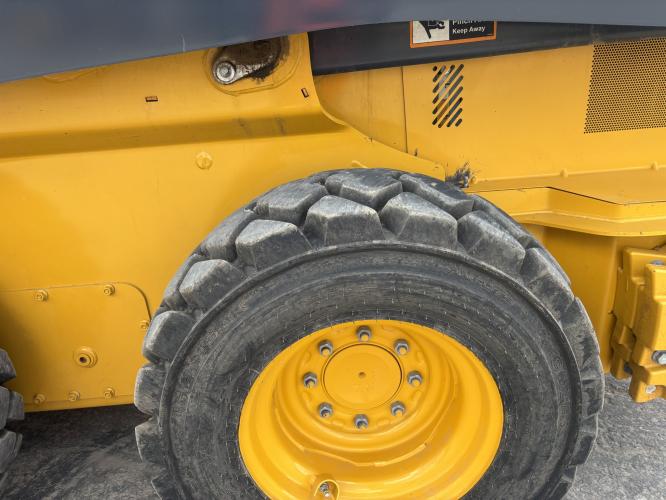 John Deere 324G