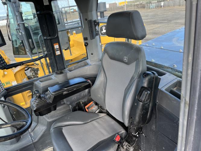 John Deere 824 P