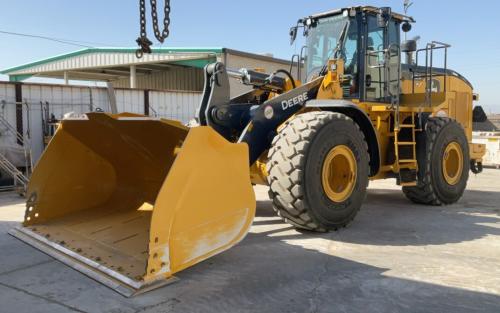 2023 John Deere 824 P