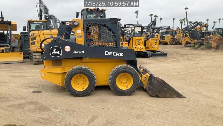 John Deere 320G